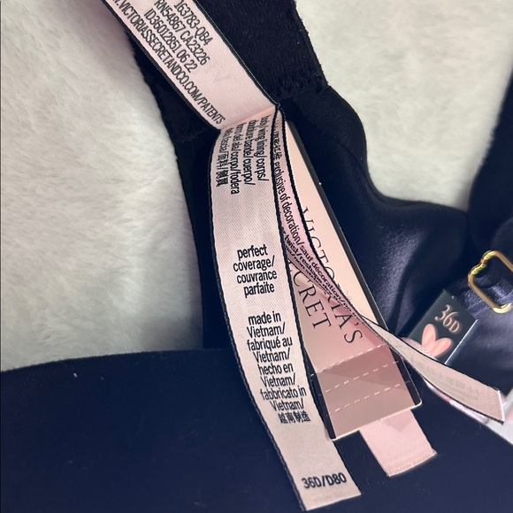 Victoria’s Secret Black Underwire Lightly Padded Bra Perfect Coverage - Picture 6 of 6